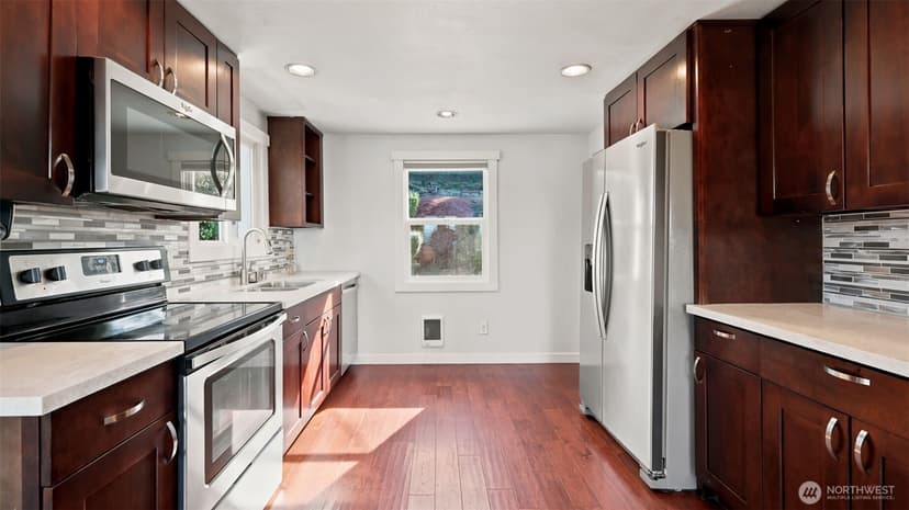 Property photo for 470 Grandey Way NE, Renton photo 6