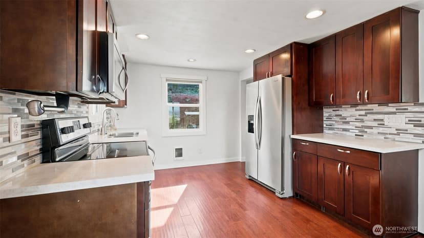 Property photo for 470 Grandey Way NE, Renton photo 7