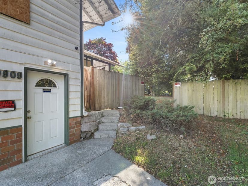Property photo for 19909 64th Avenue W, Lynnwood photo 2