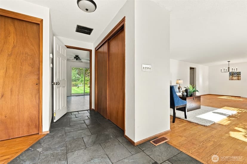 Property photo for 8321 112th Street SW, Lakewood photo 3