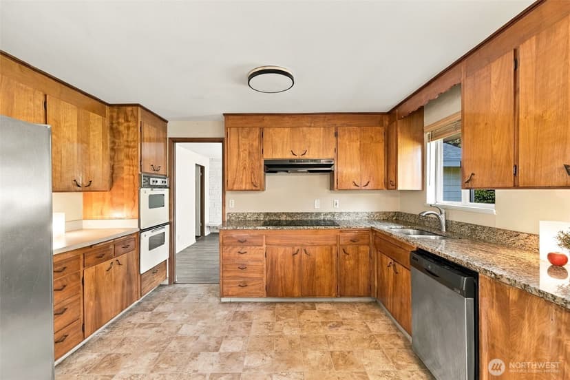 Property photo for 8321 112th Street SW, Lakewood photo 10