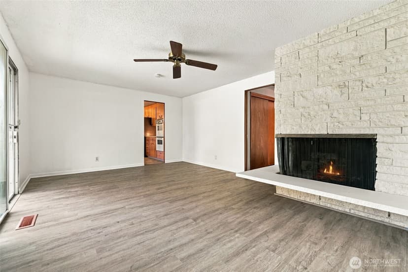Property photo for 8321 112th Street SW, Lakewood photo 9