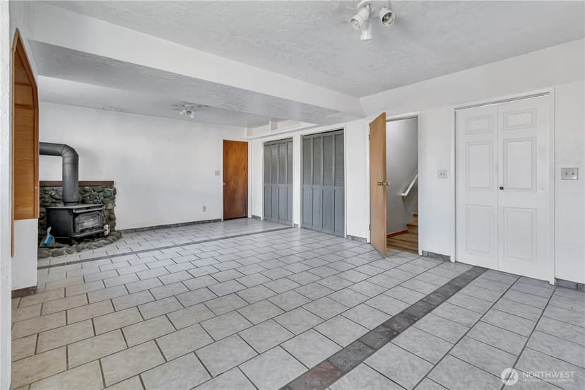 Property photo for 26623 159th Avenue SE, Covington photo 14
