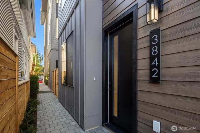 Property photo for 3842 Linden Avenue N, Seattle photo 2