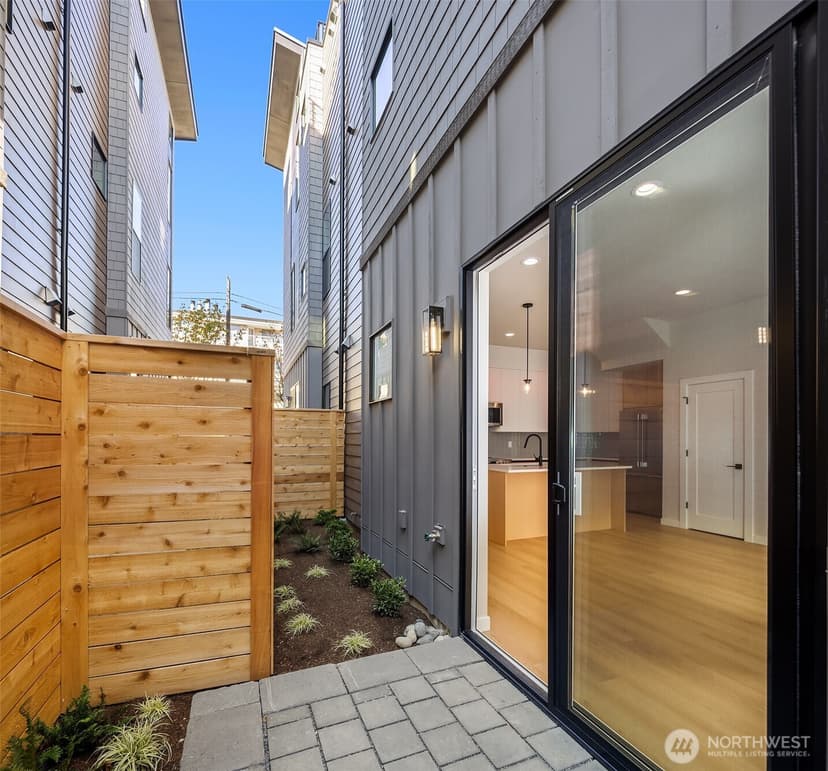 Property photo for 3842 Linden Avenue N, Seattle photo 8