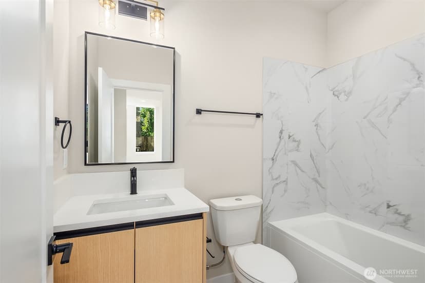 Property photo for 3842 Linden Avenue N, Seattle photo 16