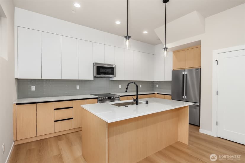 Property photo for 3842 Linden Avenue N, Seattle photo 4
