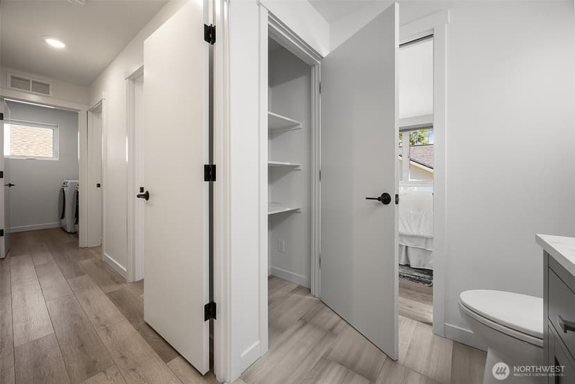 Property photo for 5984 26th Avenue SW #B, Seattle photo 17