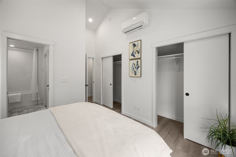 Property photo for 5984 26th Avenue SW #B, Seattle photo 11