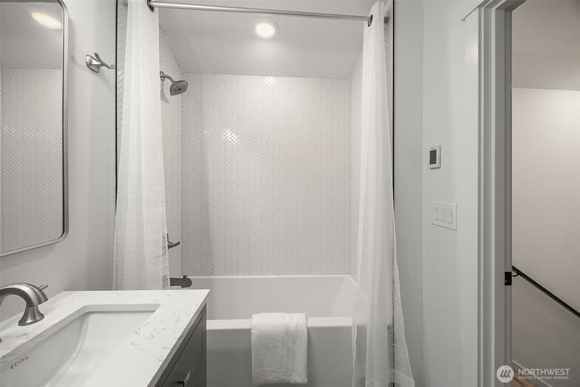 Property photo for 5984 26th Avenue SW #B, Seattle photo 14