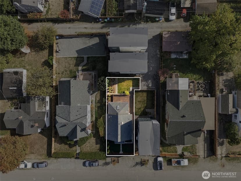 Property photo for 9244 Dayton Avenue N, Seattle photo 2
