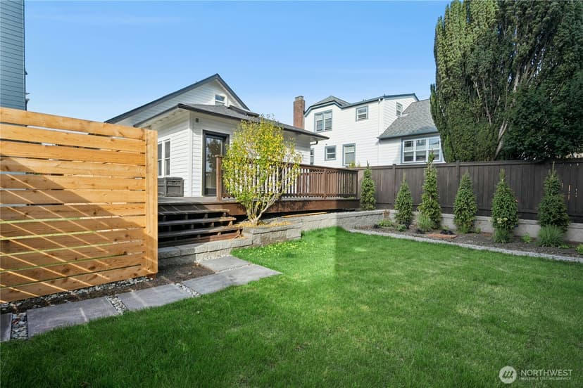 Property photo for 9244 Dayton Avenue N, Seattle photo 3