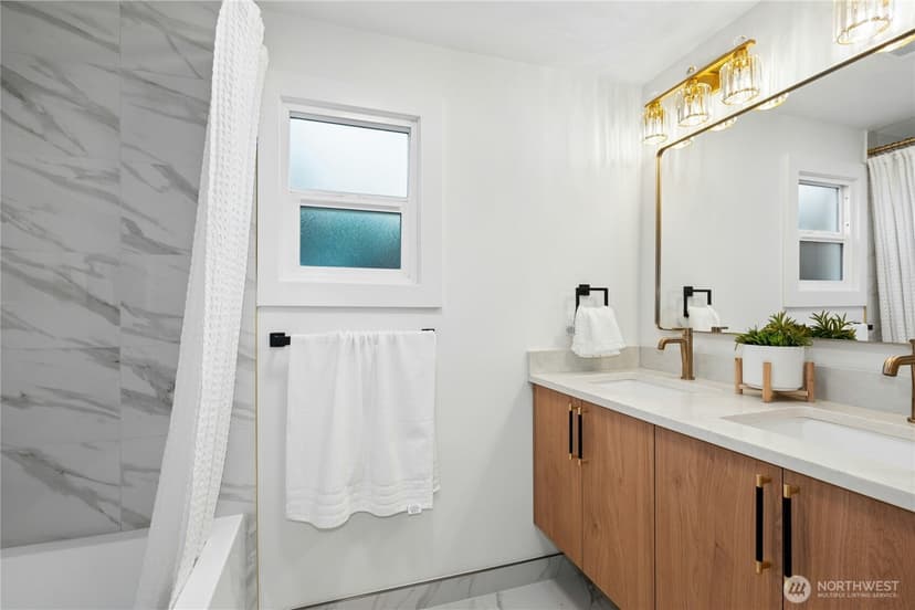 Property photo for 9244 Dayton Avenue N, Seattle photo 12