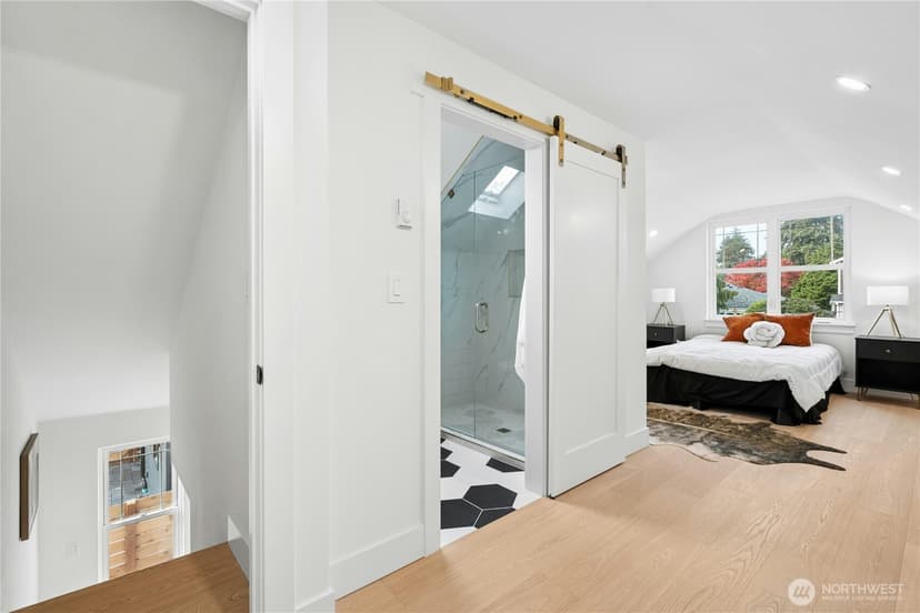 Property photo for 9244 Dayton Avenue N, Seattle photo 16