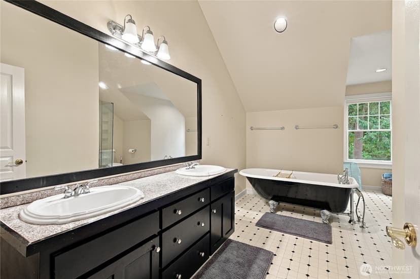 Property photo for 606 278th Avenue NE, Redmond photo 12