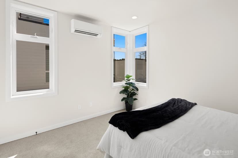 Property photo for 1820 14th Avenue #C, Seattle photo 13