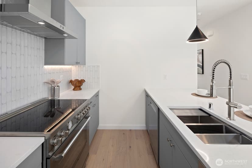 Property photo for 1820 14th Avenue #C, Seattle photo 11