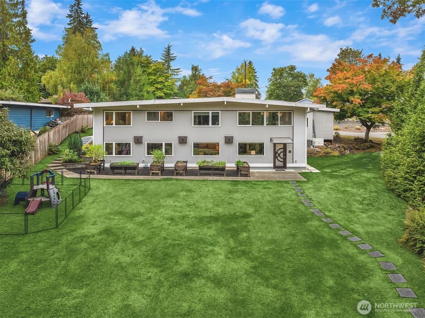 Property photo for 1106 167th Avenue SE, Bellevue photo 2