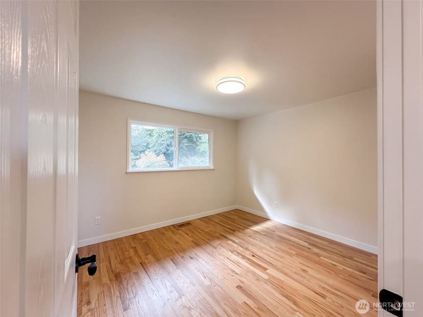 Property photo for 11245 12th Avenue S, Seattle photo 4