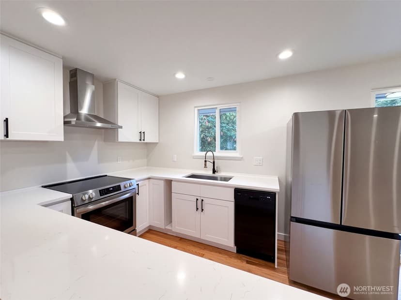 Property photo for 11245 12th Avenue S, Seattle photo 9