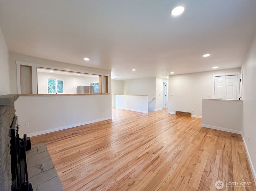 Property photo for 11245 12th Avenue S, Seattle photo 16