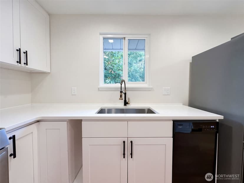 Property photo for 11245 12th Avenue S, Seattle photo 11