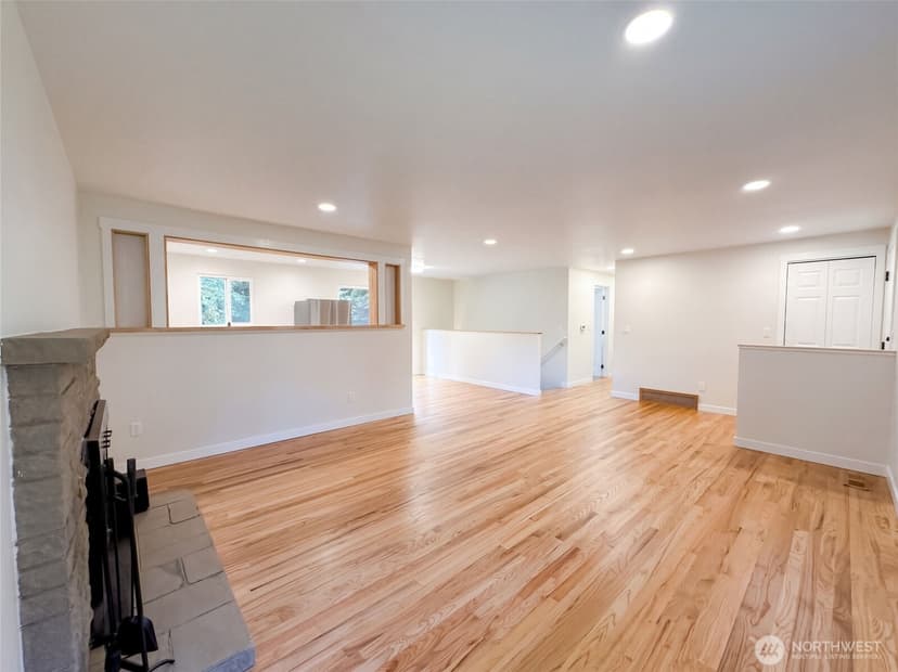 Property photo for 11245 12th Avenue S, Seattle photo 15