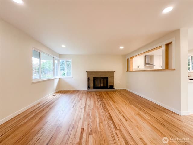 Property photo for 11245 12th Avenue S, Seattle photo 3