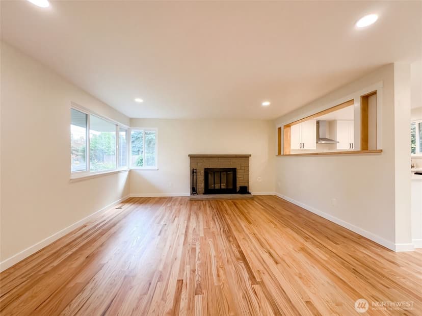 Property photo for 11245 12th Avenue S, Seattle photo 3