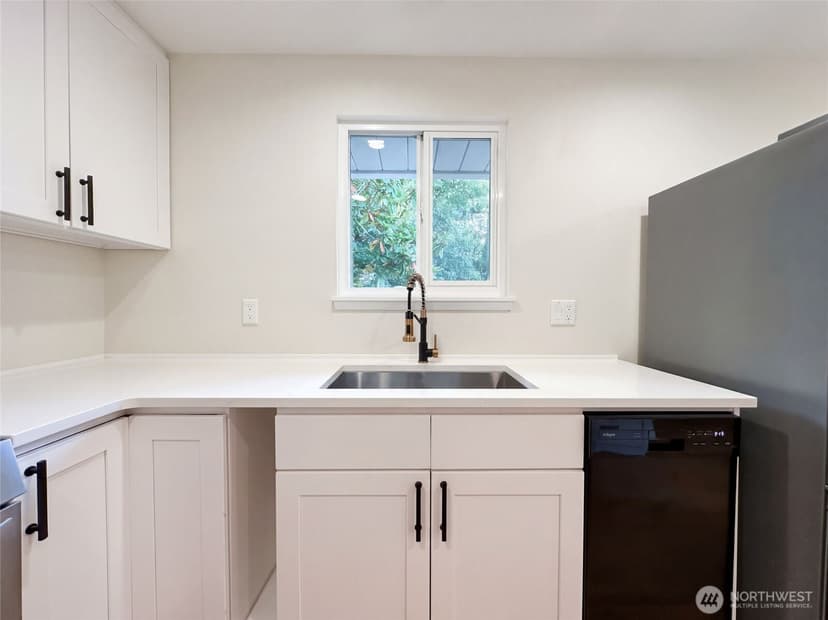 Property photo for 11245 12th Avenue S, Seattle photo 12