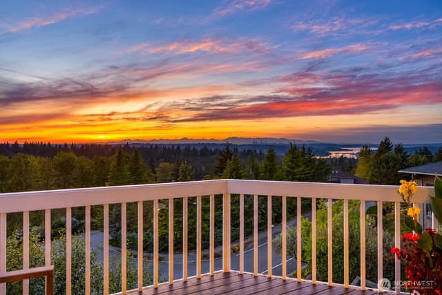 Property photo for 4825 134th Place SE, Bellevue photo 2