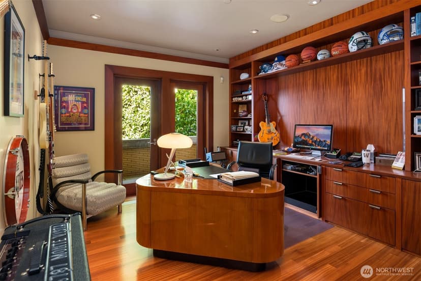 Property photo for 415 Shoreland Drive SE, Bellevue photo 18