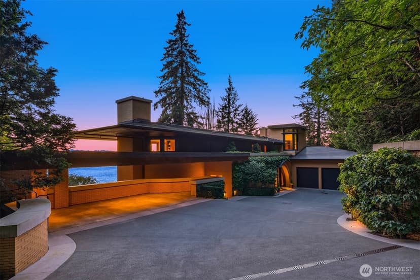 Property photo for 415 Shoreland Drive SE, Bellevue photo 2