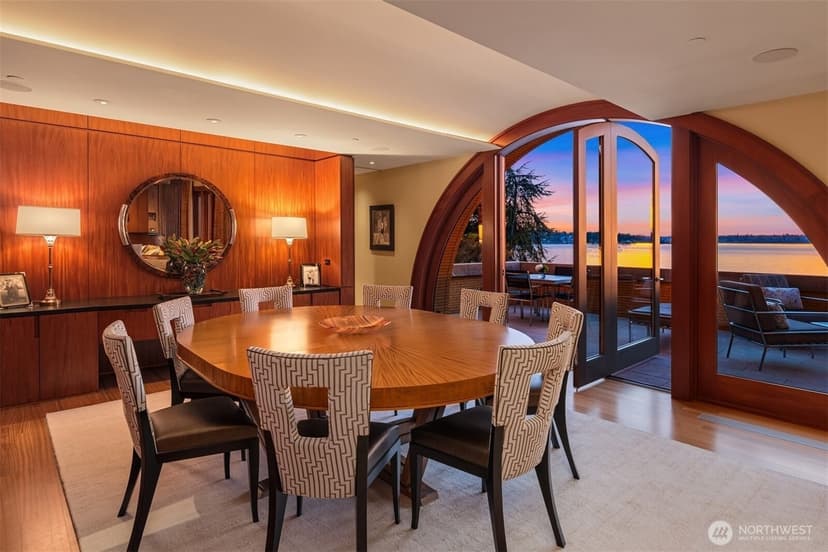 Property photo for 415 Shoreland Drive SE, Bellevue photo 10