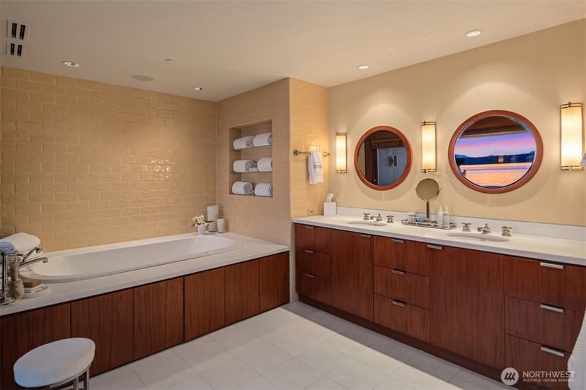 Property photo for 415 Shoreland Drive SE, Bellevue photo 23