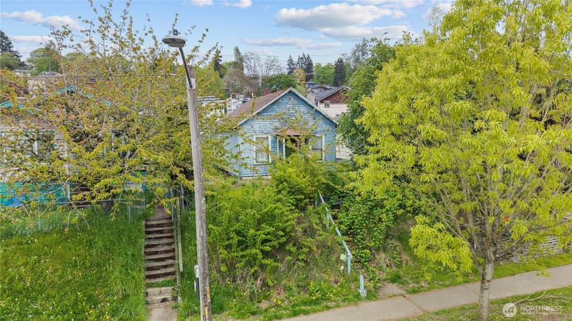 Property photo for 4724 25th Ave SW, Seattle photo 12