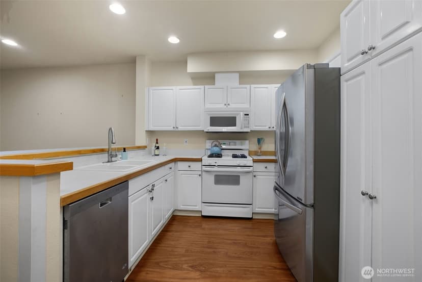 Property photo for 12530 Admiralty Way #K102, Everett photo 15