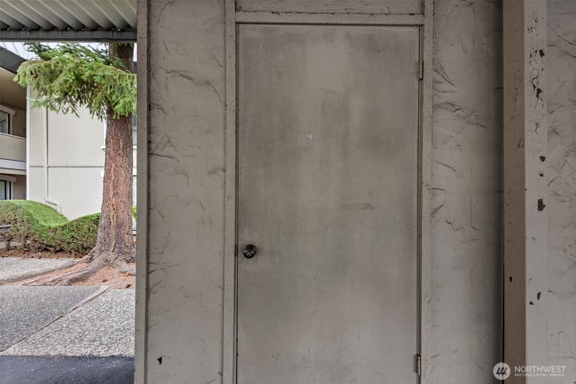 Property photo for 1622 103rd Place NE #L2, Bellevue photo 21