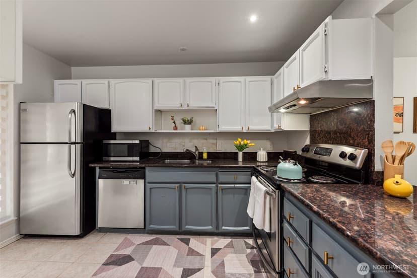 Property photo for 1622 103rd Place NE #L2, Bellevue photo 9