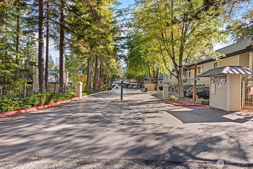 Property photo for 1622 103rd Place NE #L2, Bellevue photo 32