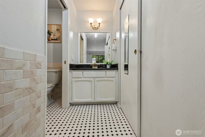 Property photo for 1622 103rd Place NE #L2, Bellevue photo 13