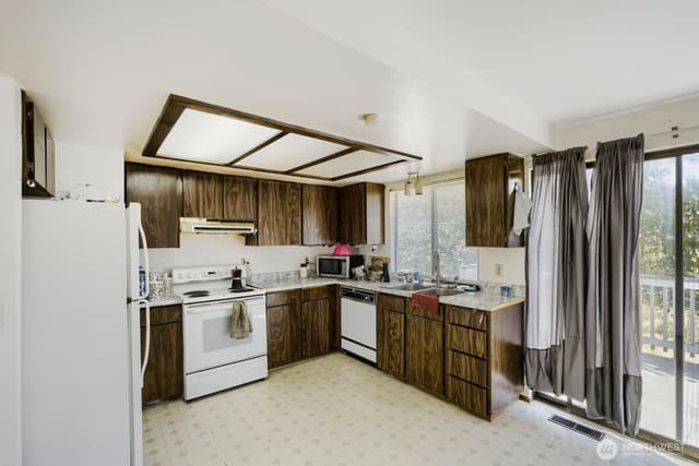 Property photo for 8046 S 116th Street, Seattle photo 4