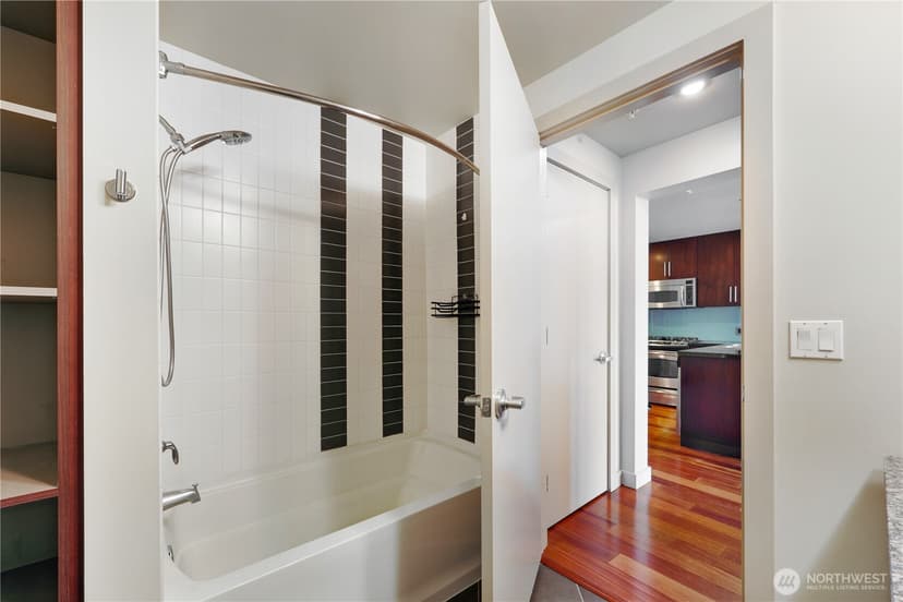 Property photo for 910 Lenora Street #702, Seattle photo 11