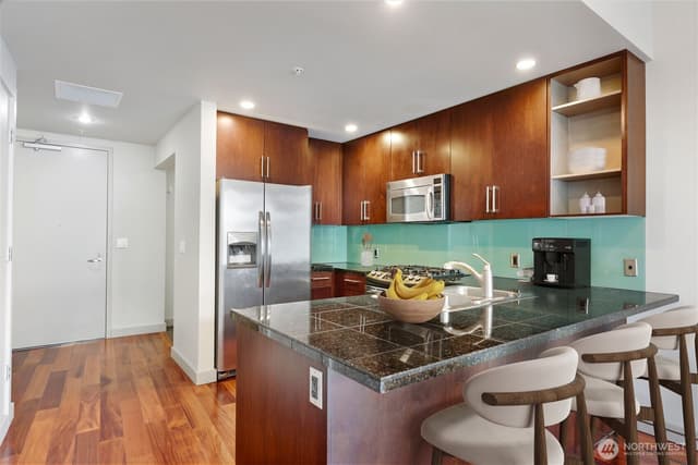 Property photo for 910 Lenora Street #702, Seattle photo 5