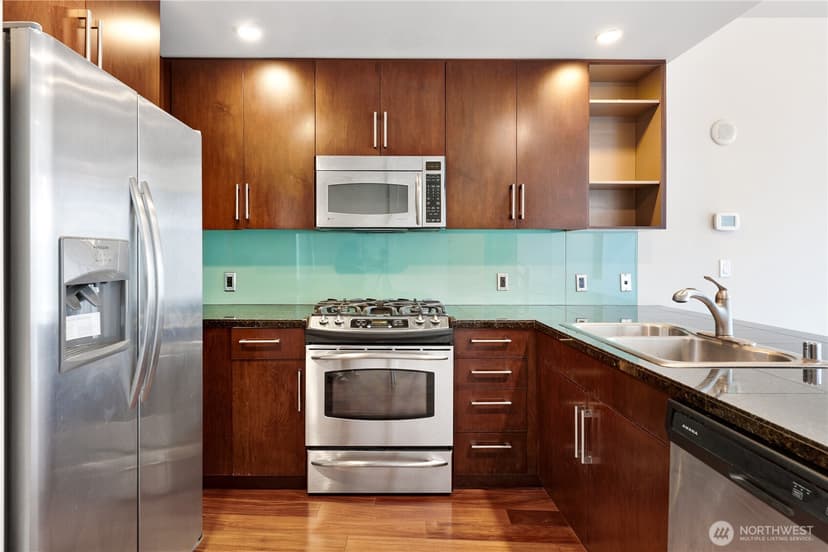 Property photo for 910 Lenora Street #702, Seattle photo 4