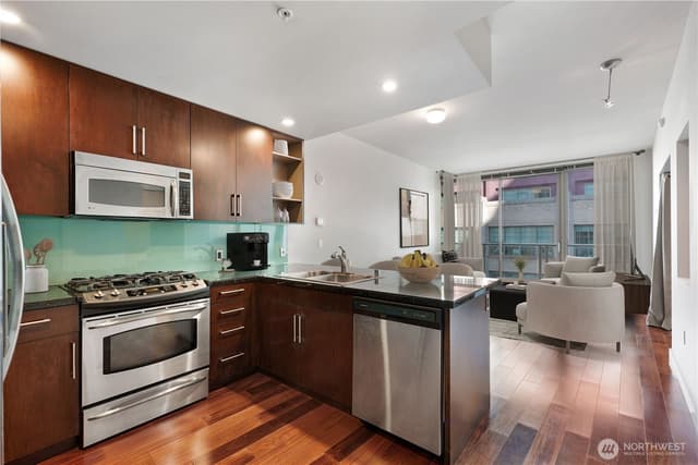 Property photo for 910 Lenora Street #702, Seattle photo 2