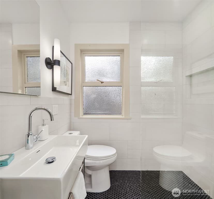 Property photo for 535 N 74th Street, Seattle photo 12