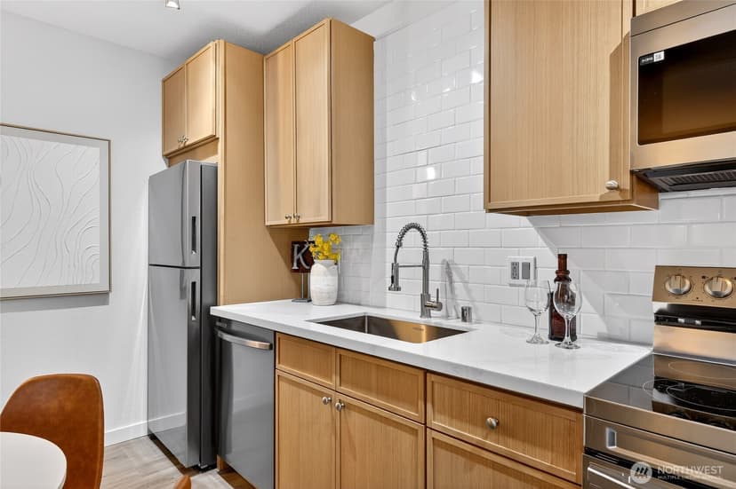 Property photo for 6547 42nd Avenue SW #303, Seattle photo 9