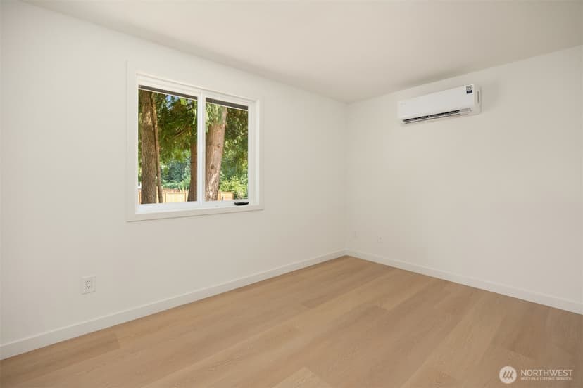 Property photo for 14205 77th Avenue NE, Kirkland photo 4