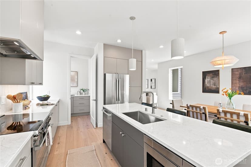 Property photo for 2647 Walnut Avenue SW, Seattle photo 9